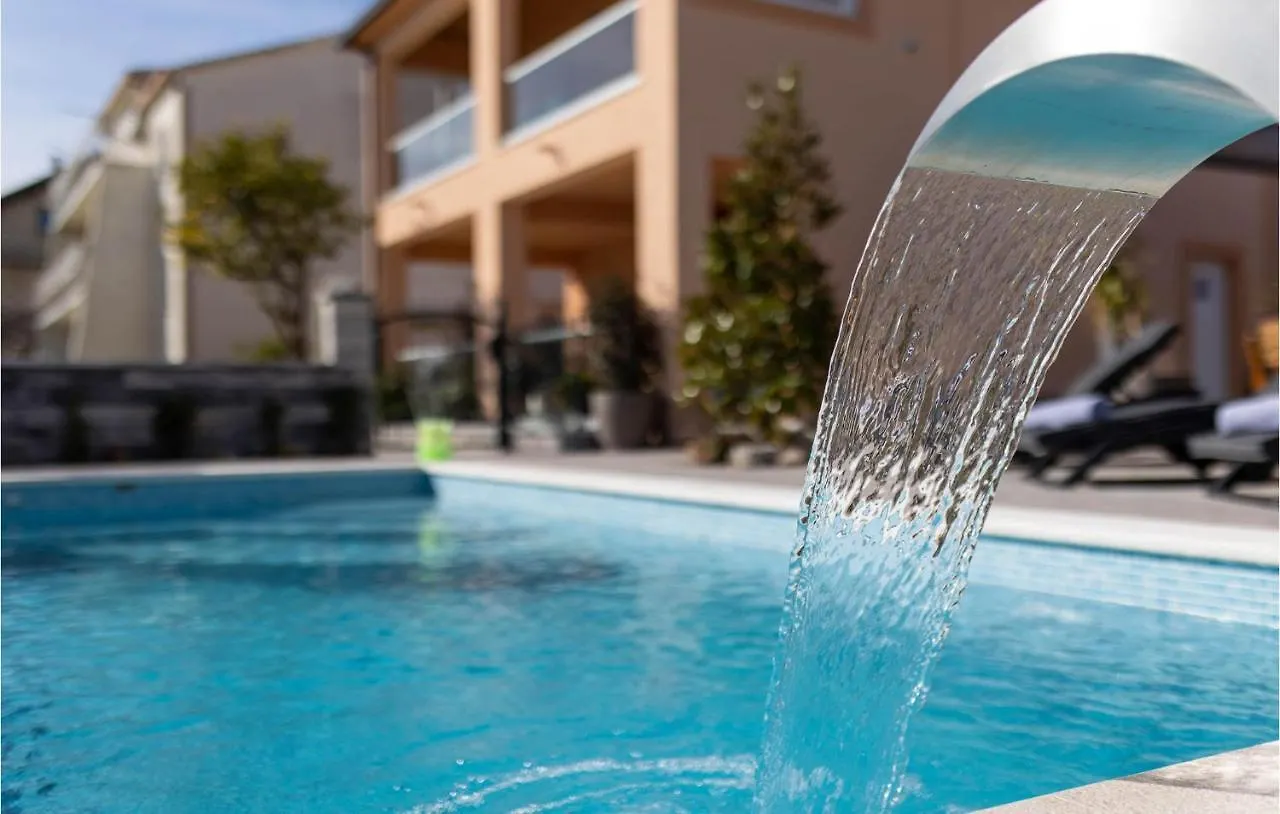 Nice Home In Kastel Stari With Outdoor Swimming Pool, Heated Swimming Pool And 4 Bedrooms Kaštela