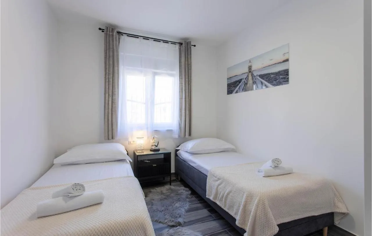 Nice Home In Kastel Stari With Outdoor Swimming Pool, Heated Swimming Pool And 4 Bedrooms Kaštela