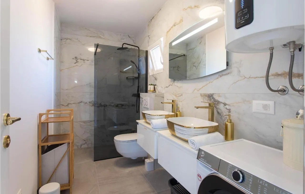 Nice Home In Kastel Stari With Outdoor Swimming Pool, Heated Swimming Pool And 4 Bedrooms Kaštela