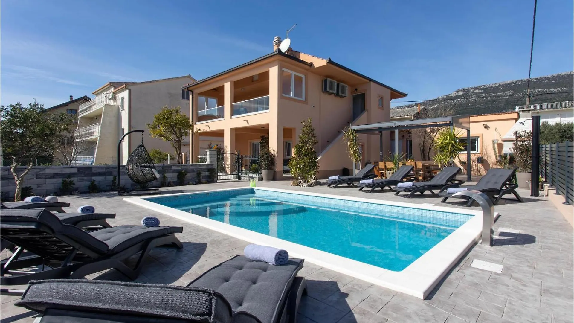 Nice Home In Kastel Stari With Outdoor Swimming Pool, Heated Swimming Pool And 4 Bedrooms Kaštela
