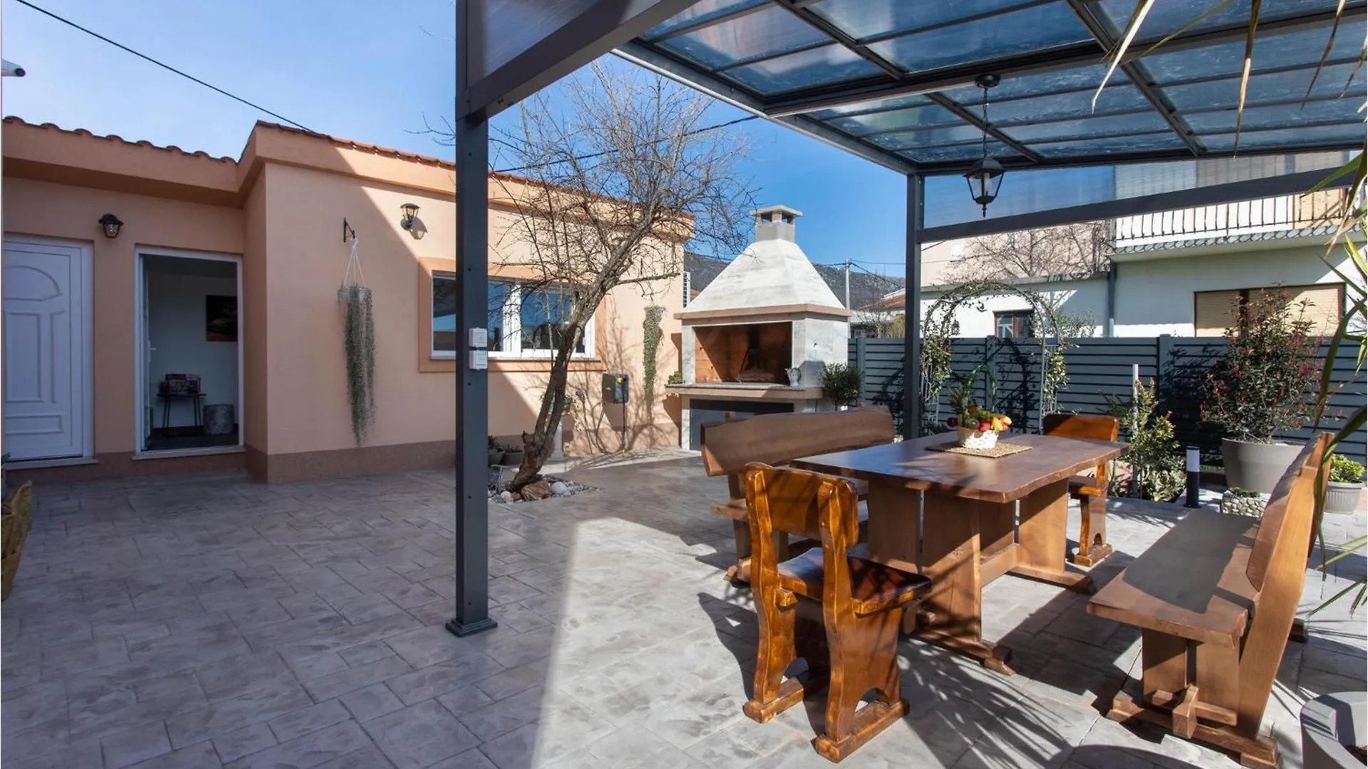 Сasa de vacaciones Nice Home In Kastel Stari With Outdoor Swimming Pool, Heated Swimming Pool And 4 Bedrooms Kaštela